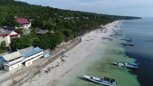 phinisi hostel bira