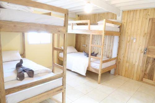 phinisi hostel bira