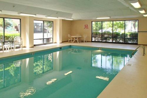 quality inn and suites boone university area