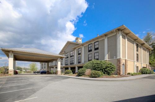 quality inn and suites boone university area