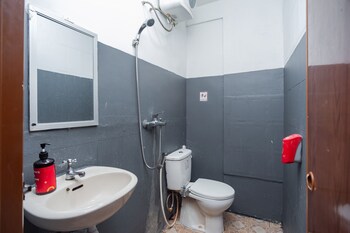 reddoorz plus near mall kelapa gading