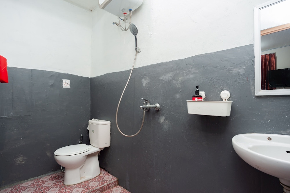 reddoorz plus near mall kelapa gading