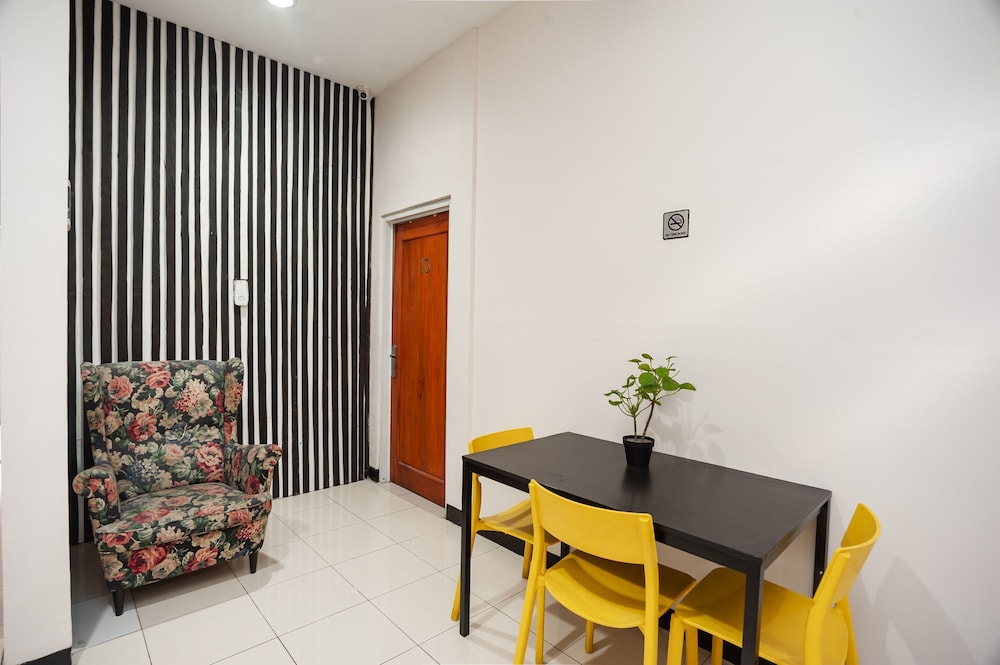 reddoorz plus near mall kelapa gading