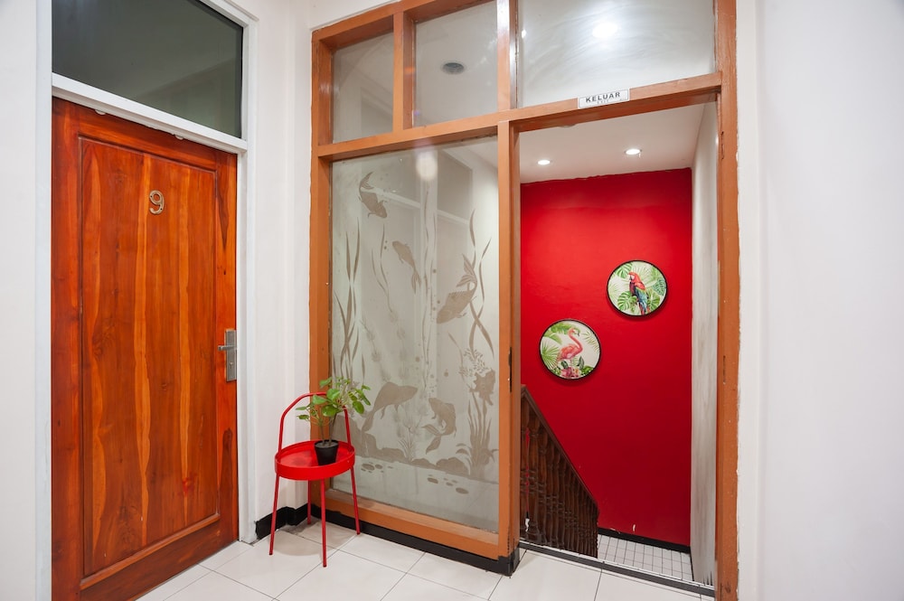 reddoorz plus near mall kelapa gading