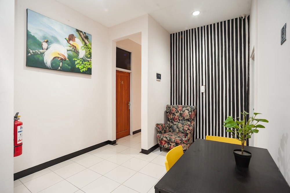 reddoorz plus near mall kelapa gading