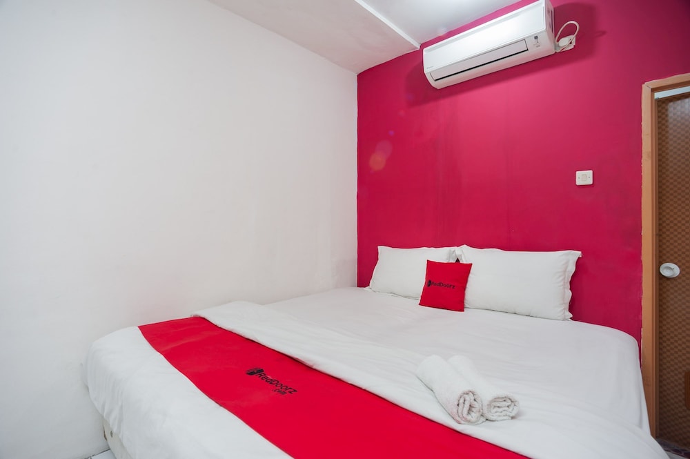 reddoorz plus near mall kelapa gading