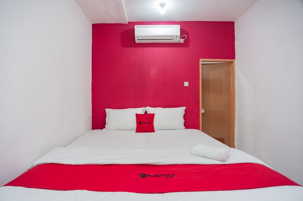 reddoorz plus near mall kelapa gading
