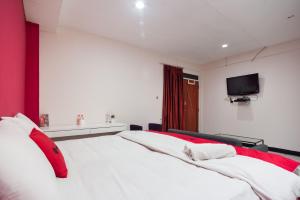 reddoorz plus near mall kelapa gading
