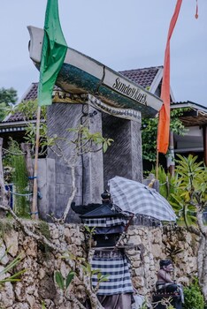 sunday huts lembongan