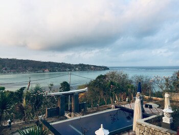 sunday huts lembongan