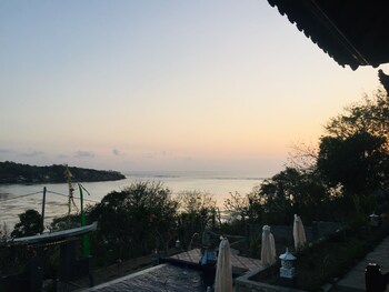 sunday huts lembongan