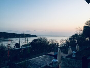 sunday huts lembongan