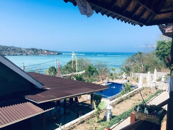 sunday huts lembongan