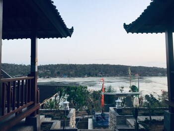 sunday huts lembongan