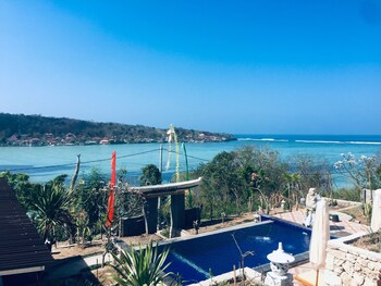 sunday huts lembongan