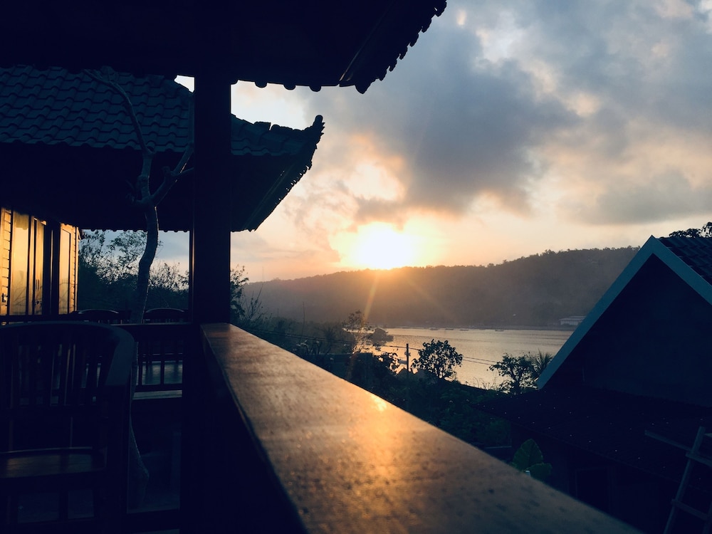 sunday huts lembongan