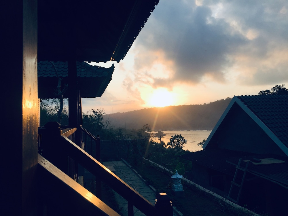 sunday huts lembongan