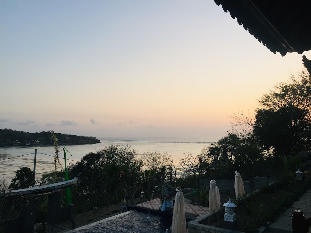 sunday huts lembongan