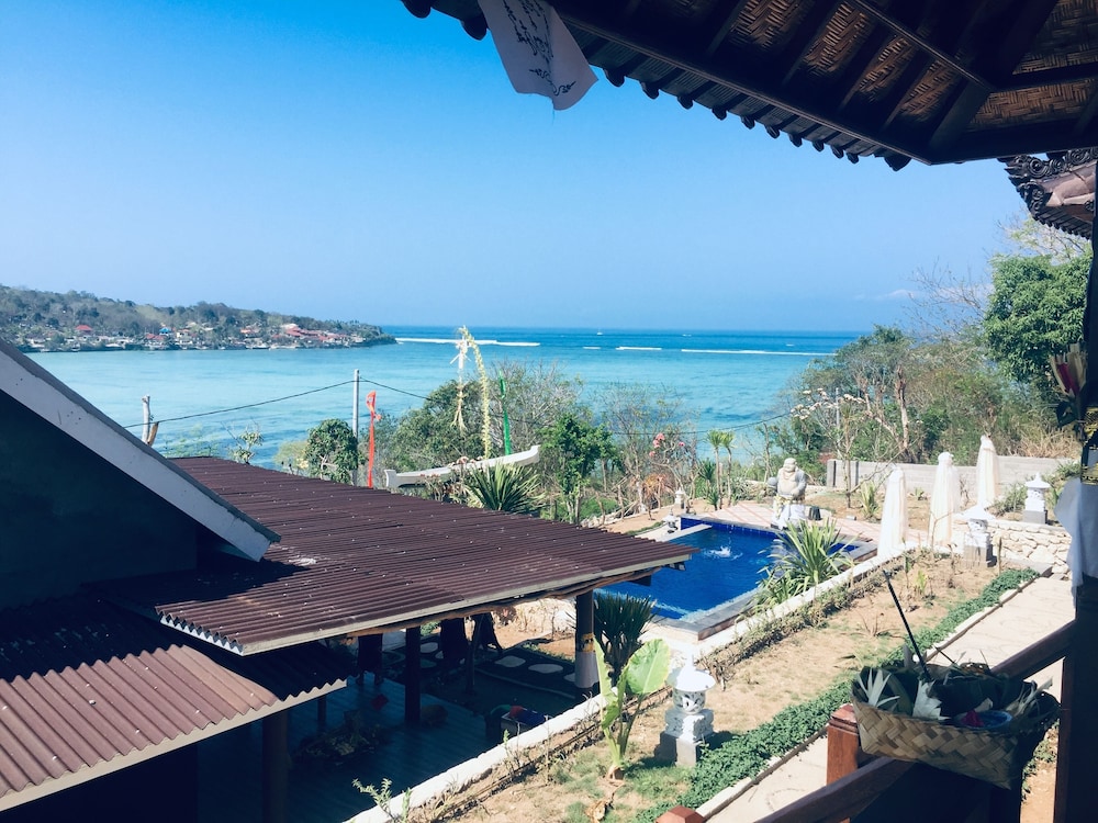 sunday huts lembongan