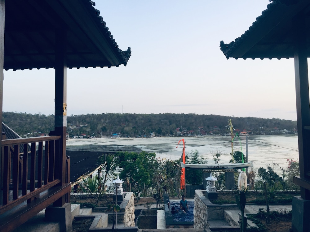 sunday huts lembongan