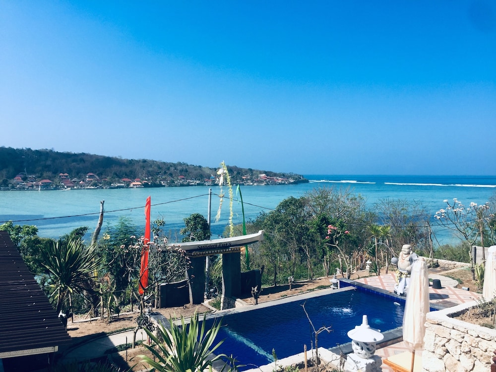 sunday huts lembongan