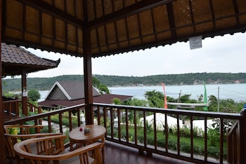 sunday huts lembongan