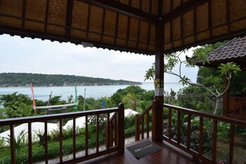 sunday huts lembongan