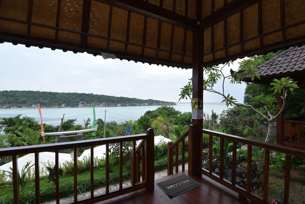 sunday huts lembongan