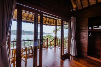 sunday huts lembongan