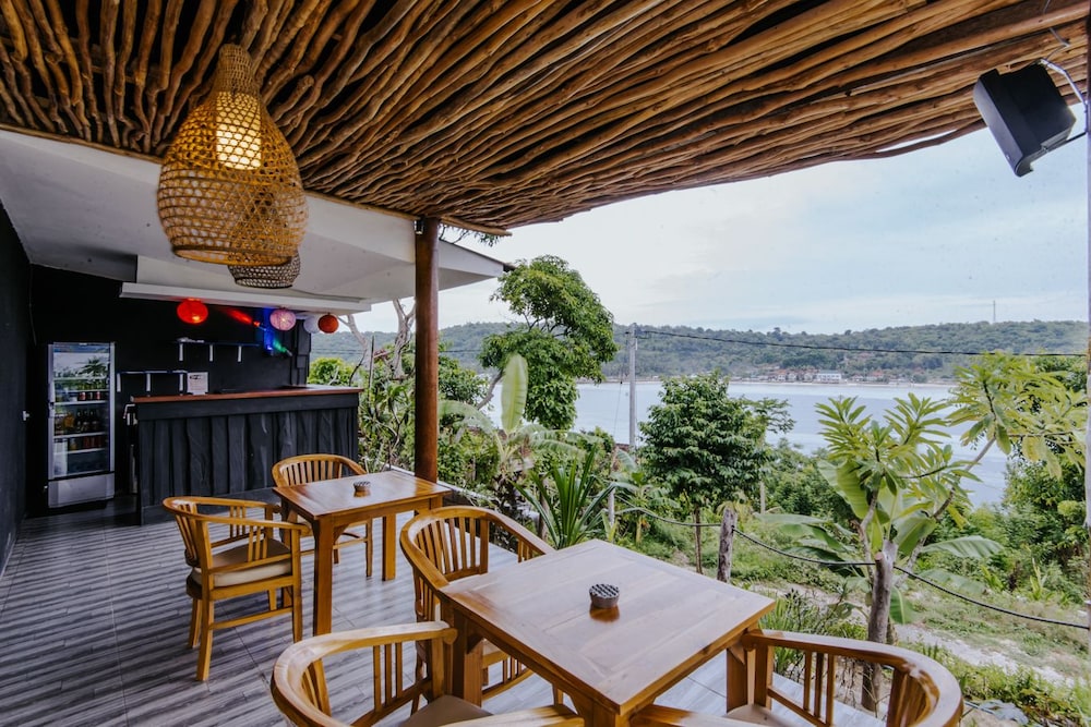 sunday huts lembongan