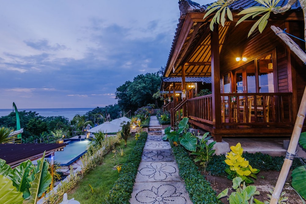 sunday huts lembongan