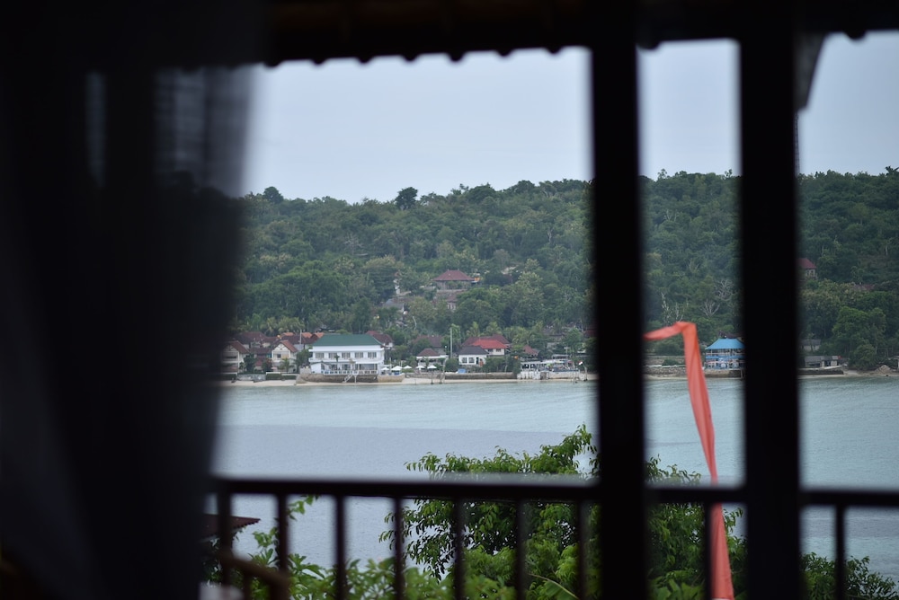 sunday huts lembongan