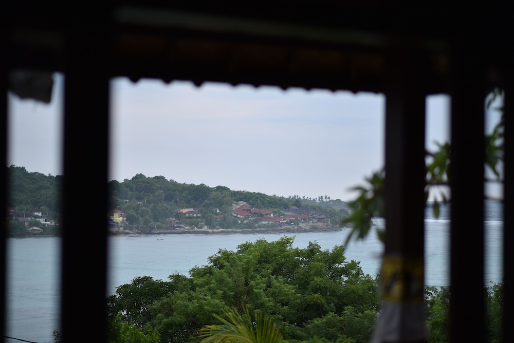 sunday huts lembongan