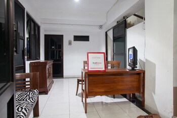 reddoorz syariah near dbl arena 2