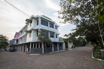 reddoorz syariah near dbl arena 2