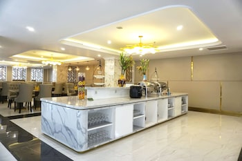 grand senyum hotel