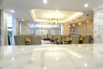 grand senyum hotel