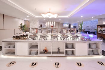 grand senyum hotel