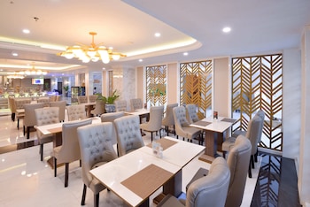 grand senyum hotel
