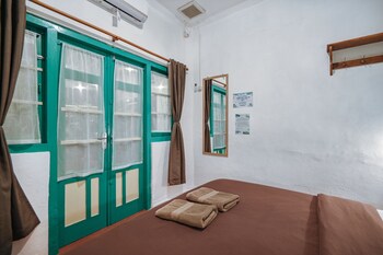 snooze guesthouse yogyakarta hostel
