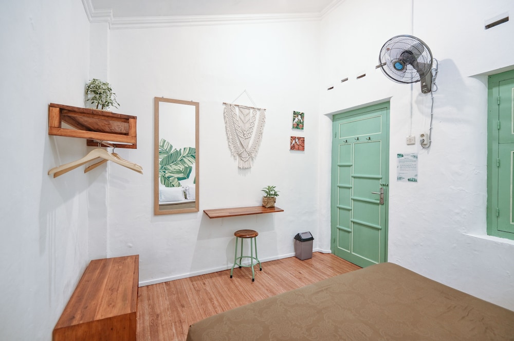 snooze guesthouse yogyakarta hostel