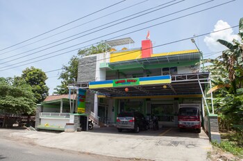 reddoorz near banyuwangi baru station