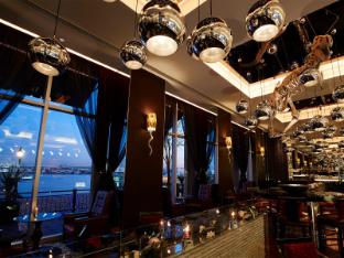 hotel universal port