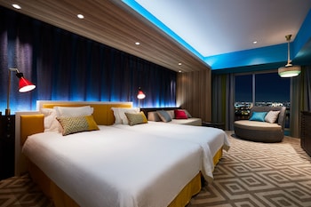 hotel universal port