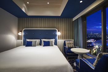 hotel universal port