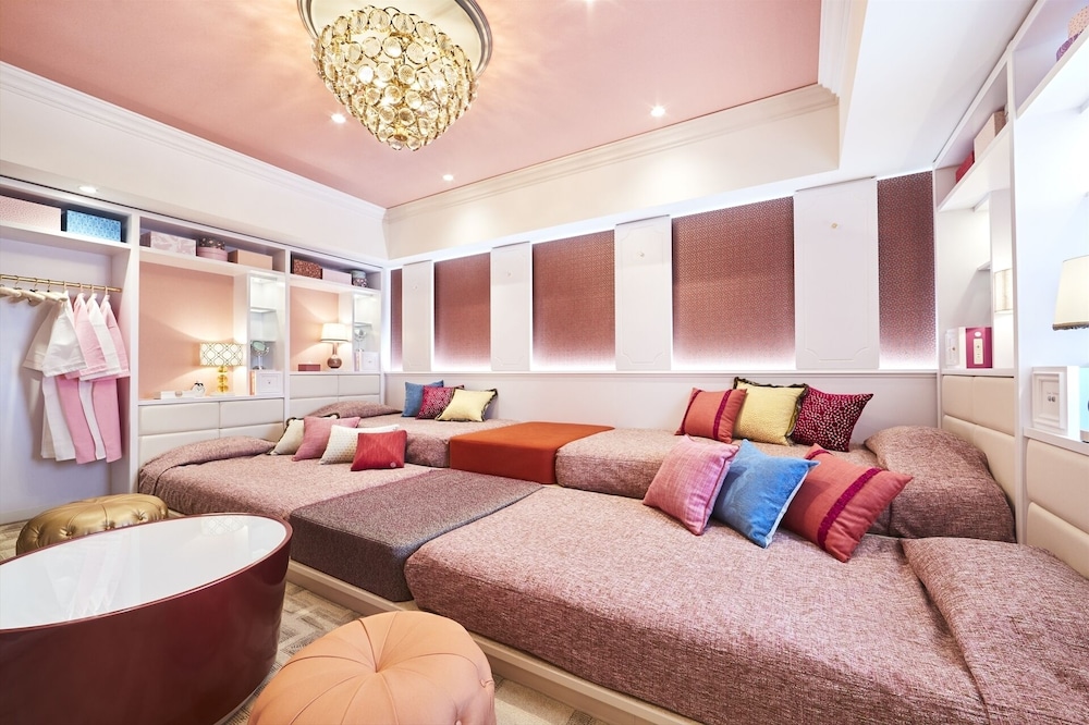 hotel universal port