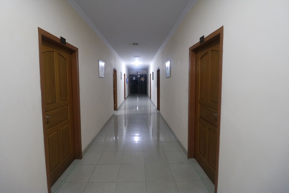 reddoorz plus near wtc batanghari mall