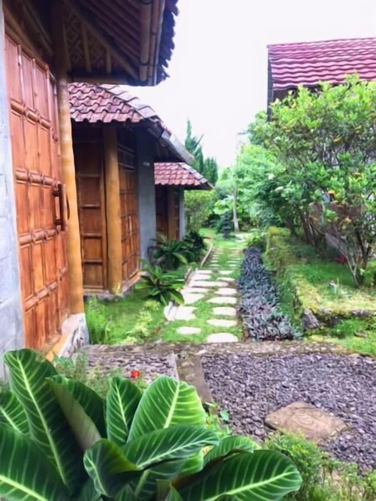 pondok bamboo sendangsari