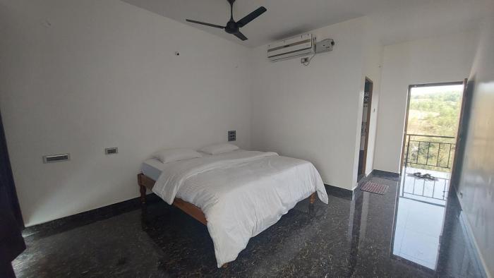 hostelife gokarna