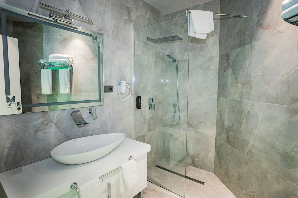 metro hotel tirana